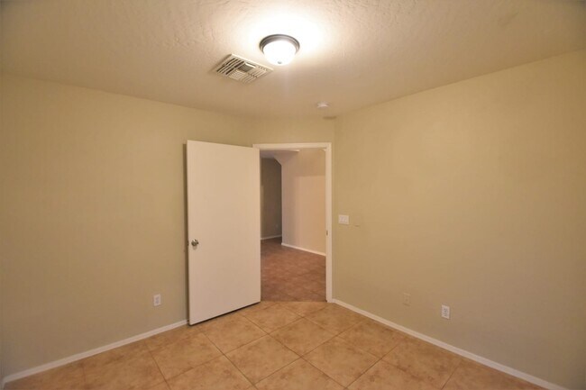 Foto del edificio - 4616 W Burgess Ln