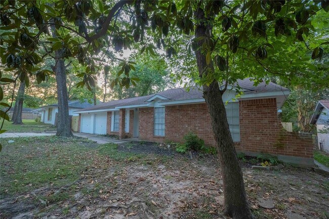 Foto del edificio - 3318 Kentwood Dr