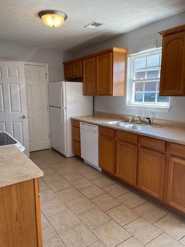 Building Photo - 111 Croghan Way