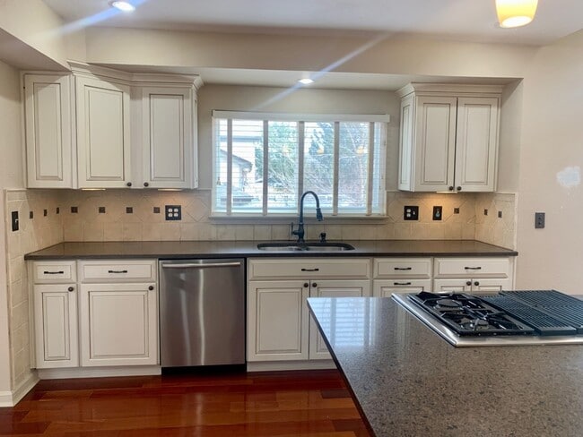 Building Photo - 7154 S Acoma Way