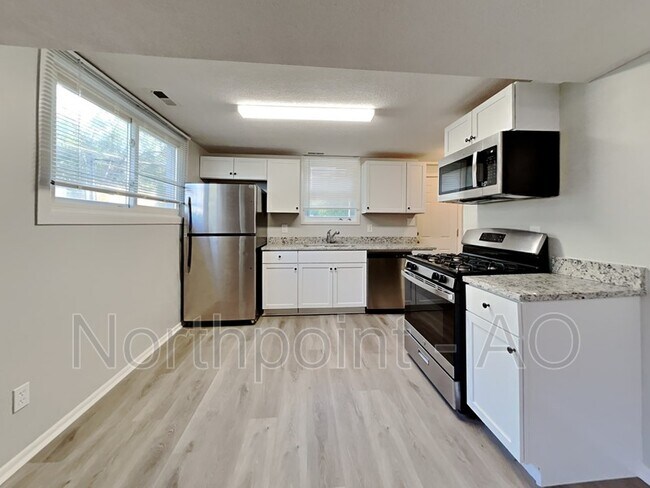 Building Photo - 1521 Seminole Dr