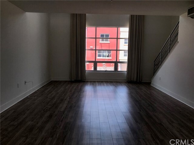 Building Photo - 716 N Santiago St