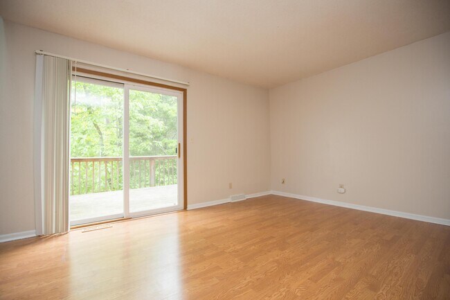Building Photo - 465 Foxfire Dr