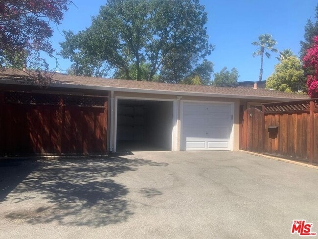 Building Photo - 109 Sierra Dr