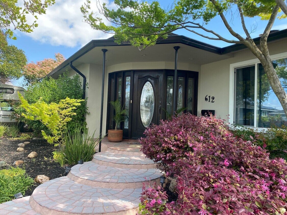Foto principal - 3 br, 2 bath House - 612 Vendola Dr