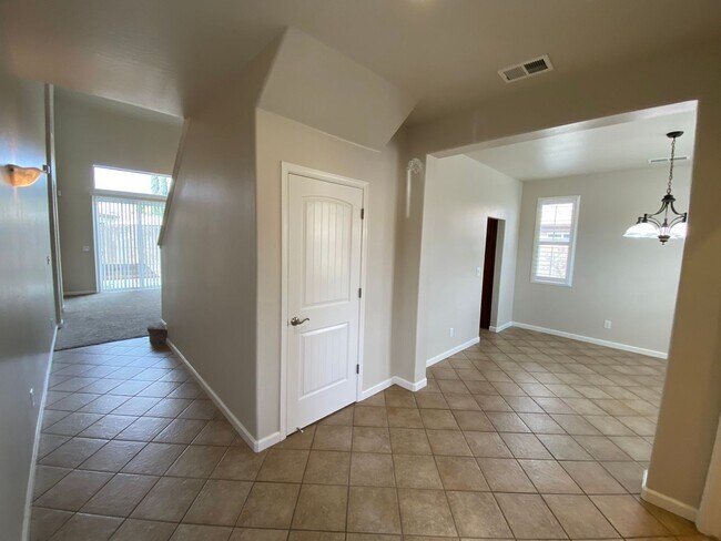 Building Photo - Lovely home available in Avalon!