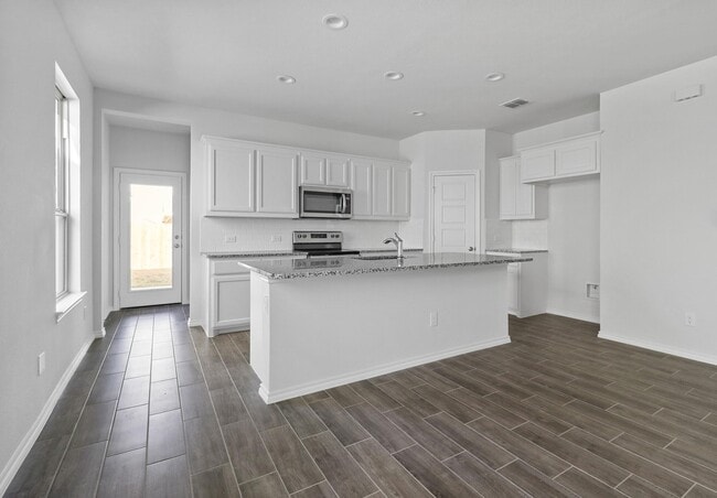 Building Photo - 3308 Dahlia Dr
