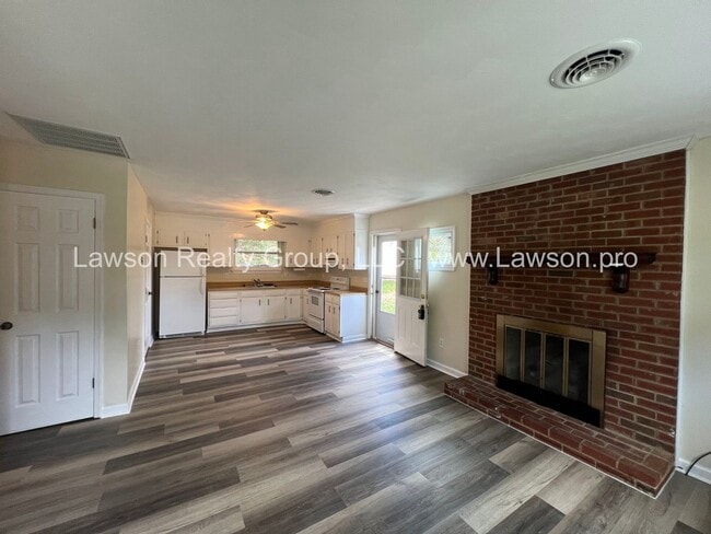 Building Photo - Cozy and Clean on a Cul De Sac-Move In Ready!