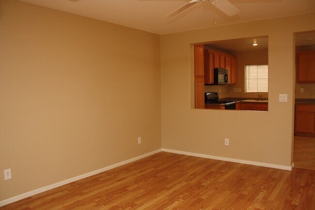Building Photo - Beautiful 2 Story Home !!!