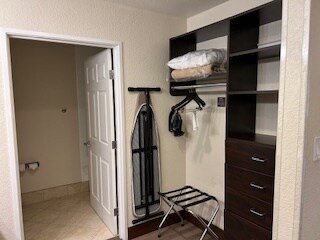 Armario - Prairie Park Extended Stay