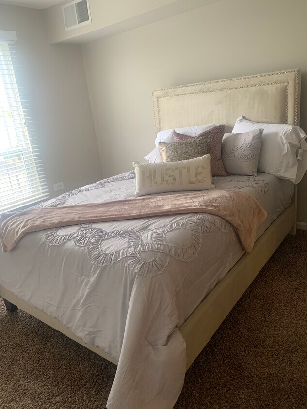 Foto principal - 1108 N Plum Grove Rd