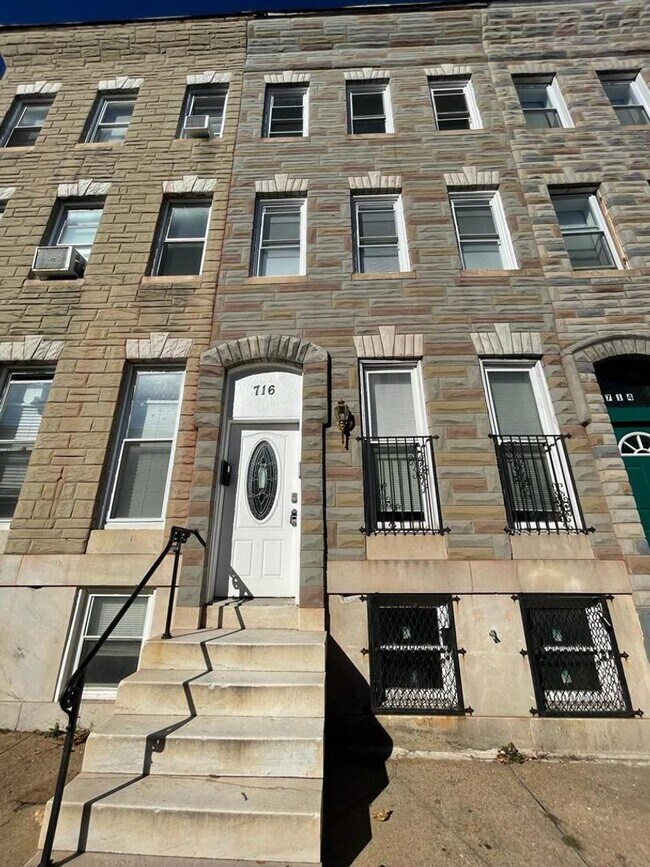 Building Photo - 716 Dolphin St