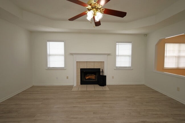 Building Photo - 4220 Wilshire Dr