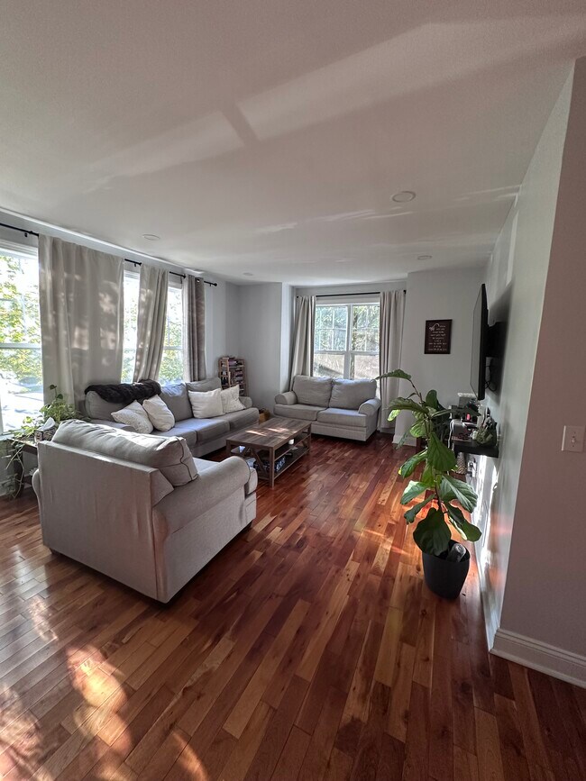 Foto del edificio - 114 Central Ave