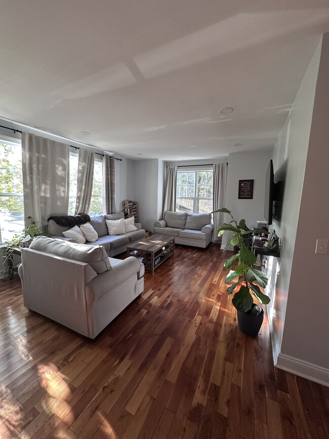 Building Photo - 114 Central Ave