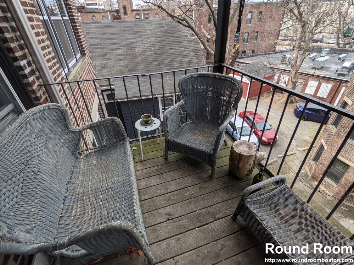 Primary Photo - 158 Kelton St