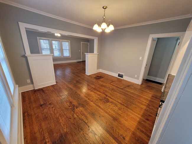 Building Photo - 1319 Prairie Ave