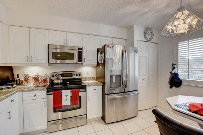 Building Photo - 14095 Royal Vista Dr