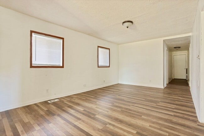 Foto del edificio - 4149 Hiland St