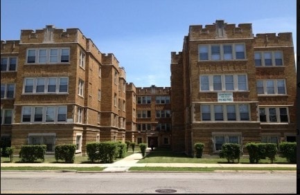 Primary Photo - 11215 S King Dr