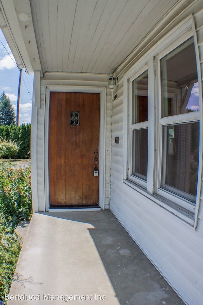 Foto del edificio - 3 br, 1.5 bath House - 965 17th St NE