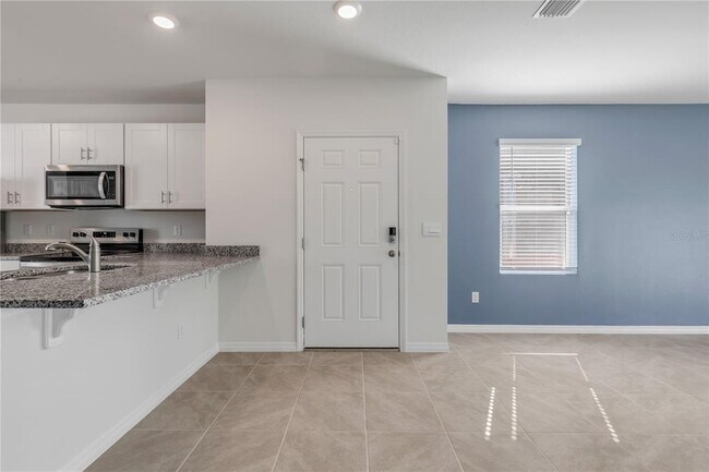 Building Photo - 2725 Silver Canoe Dr