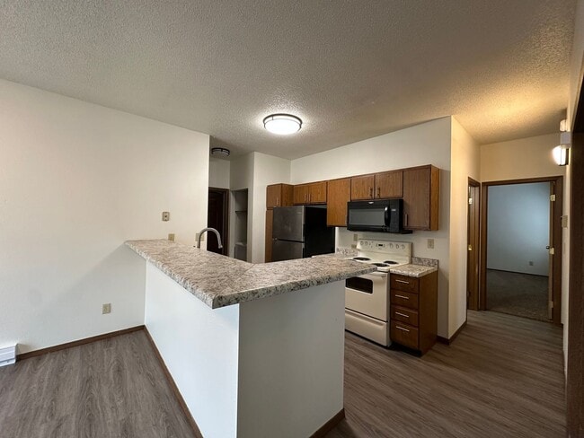Building Photo - 3-Bedroom, 2-Bathroom Townhouse – Pet Friendly with Double Garage