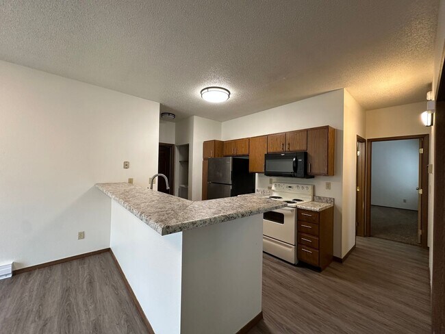 Foto del edificio - 3-Bedroom, 2-Bathroom Townhouse – Pet Friendly with Double Garage
