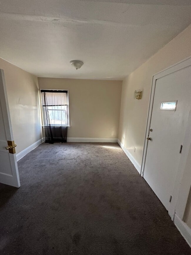 Building Photo - 3bd Single Union/93rd Cash Pay