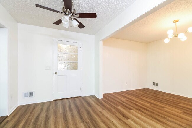 Building Photo - Charming 3-Bed, 2-Bath Home in Columbia’s Serene Highgate Neighborhood!