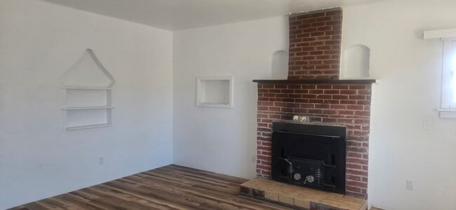 Building Photo - 3 bedroom house