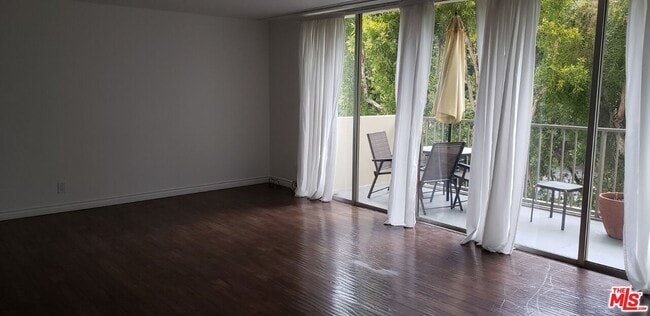 Building Photo - 2170 Century Pk E