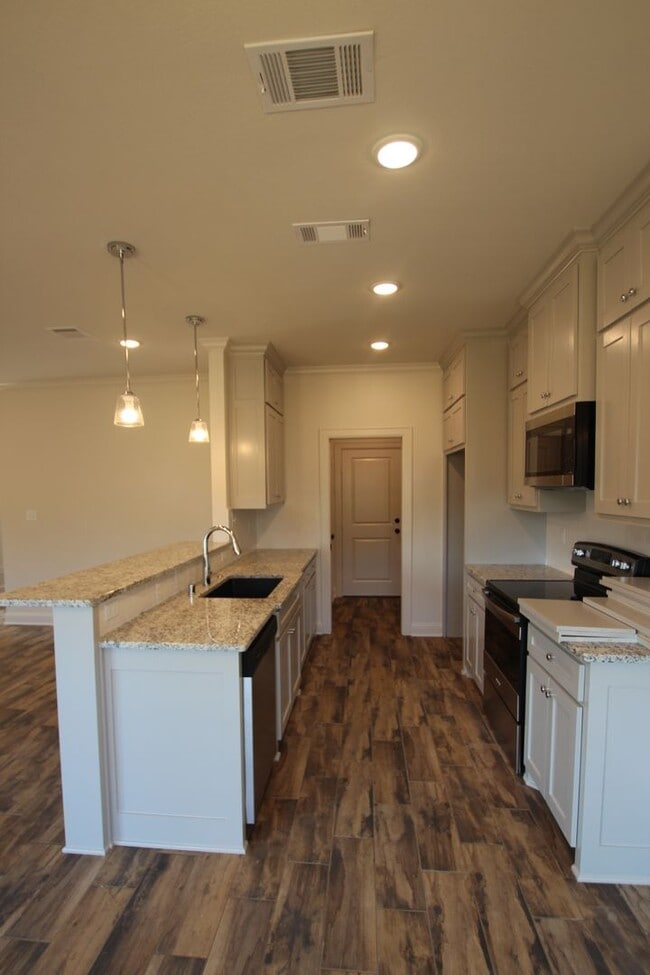 Building Photo - Available: 3/2/2 in Whitehouse ISD!!