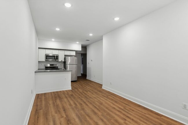 Photo - 11th Street Capital Apartment