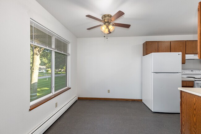 Comedor - 15326 Clovernook Dr