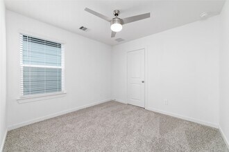 Building Photo - 3530 Blue Mockingbird St