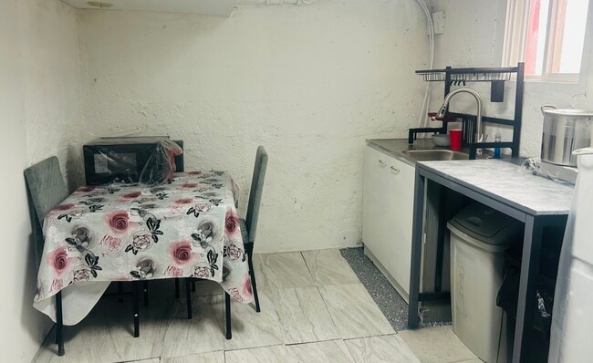 Foto del edificio - 264 Howe Ave