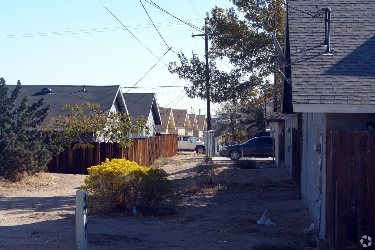 Foto del edificio - 13980 Juniper St