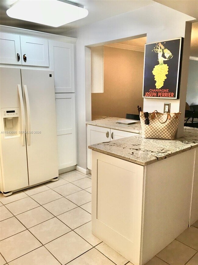 Foto del edificio - 9410 N Hollybrook Lake Dr