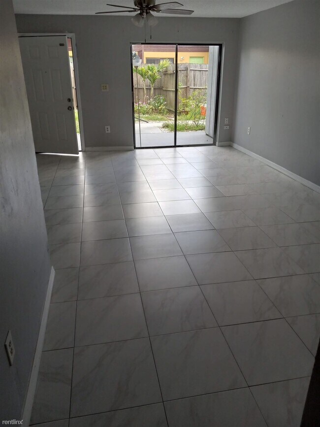 Foto del edificio - 2 br, 2 bath 4plex - 4141 Flying Fortress ...