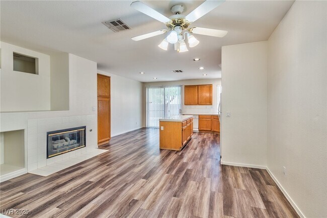Foto del edificio - 8995 Libertyvale Dr