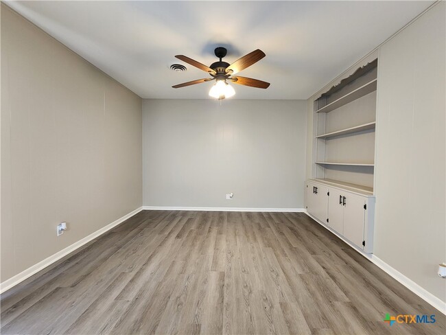 Foto del edificio - 273 Meadow Ave