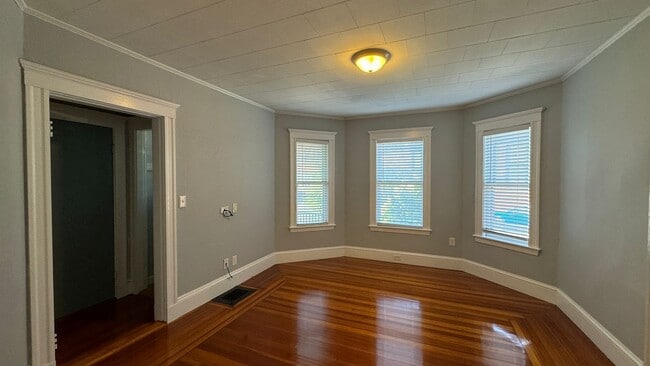 Building Photo - 2 Cambridge Ter