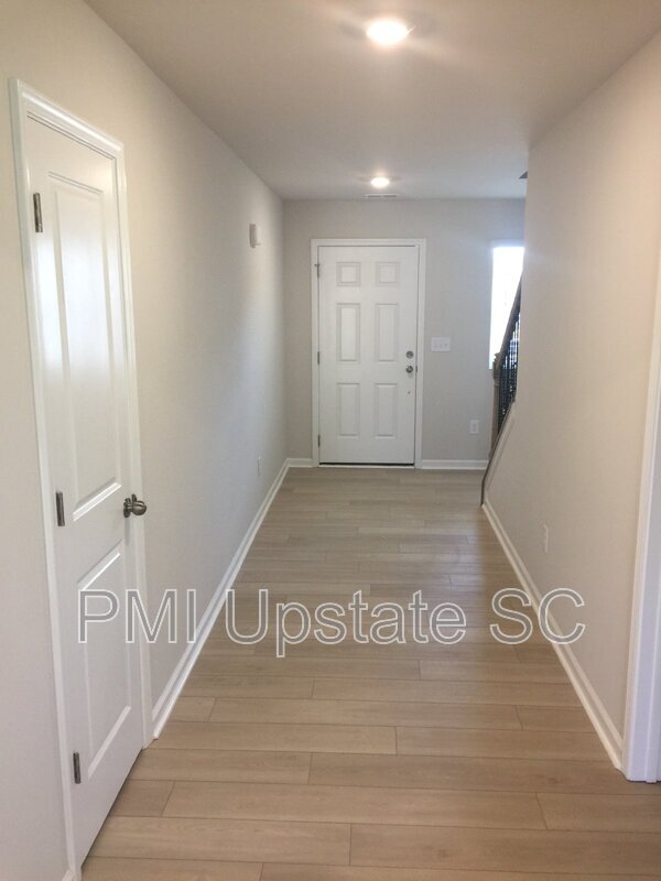 Building Photo - 2063 Brechin Rd