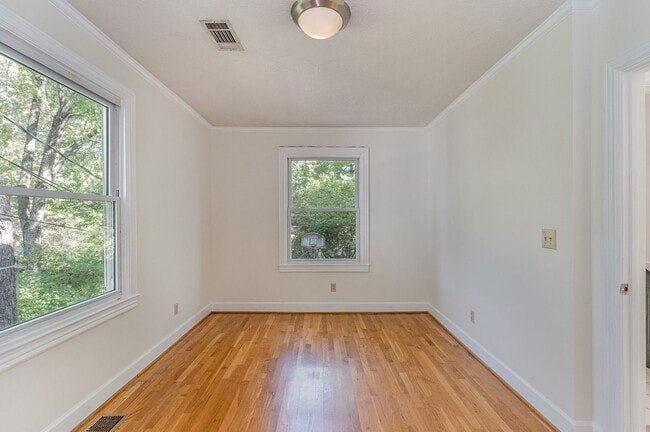 Charming 4 Bedroom Rental - Charming 4 Bedroom Rental House