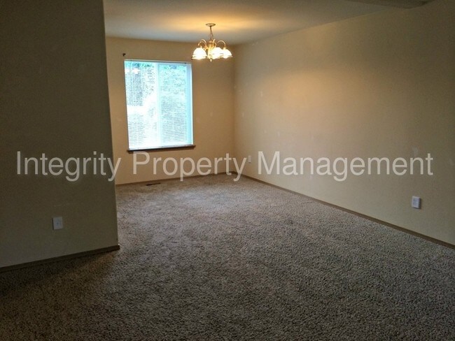 Building Photo - For Rent: Spacious 4 Bedroom in Puyallup