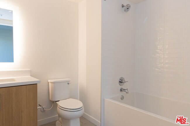 Foto del edificio - 7566 Sunset Blvd