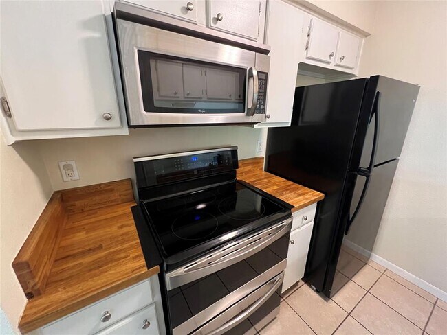 Foto del edificio - 2450 Ashdale Dr