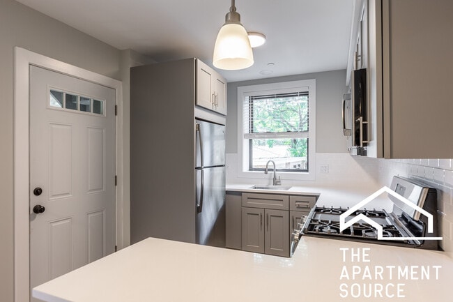 Building Photo - 1135 Oak Ave