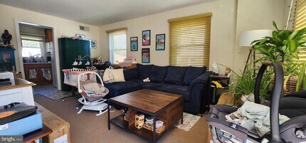 Building Photo - 5828 Biscayne Dr